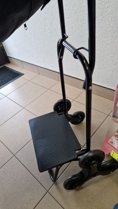 Wózek transportowy na zakupy. Nowy