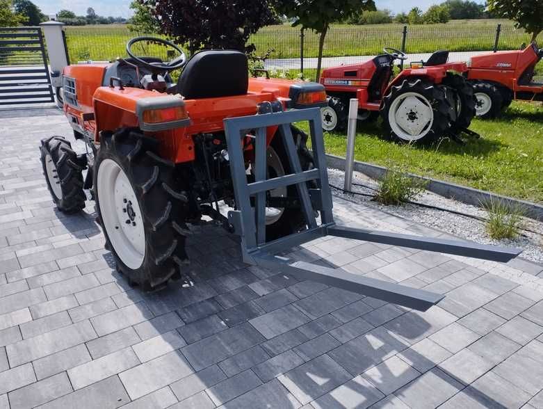 Paleciak na TUZ do małych ciągników Mocna konstrukcja Dostawa