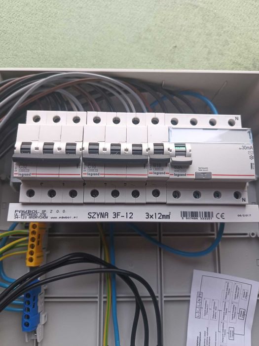 Rozdzielnica R-BOX 380 R-13