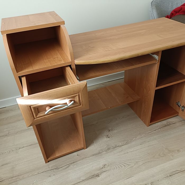 Solidne biurko dębowe