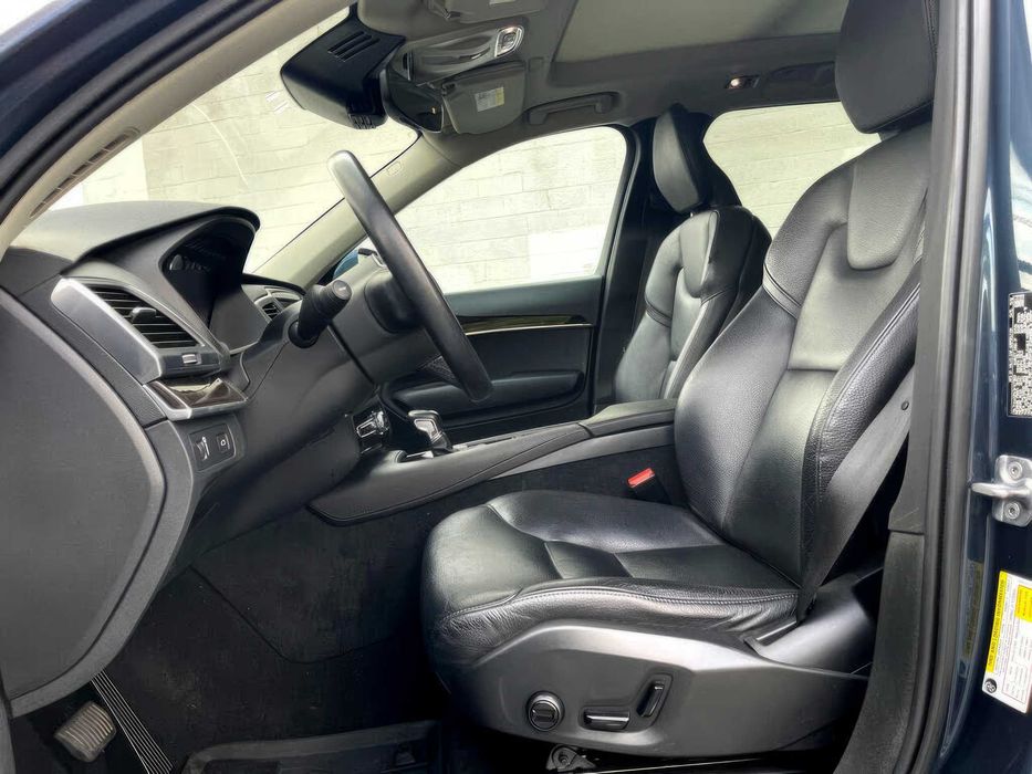 Volvo XC90      2019