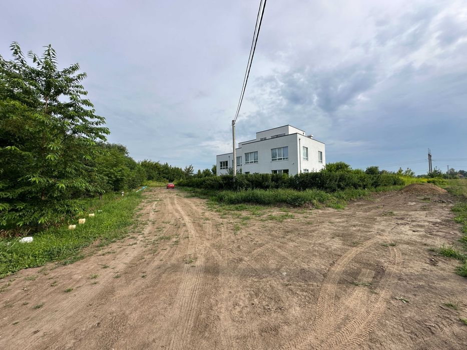 Ділянка 10 соток! Кутове розташування та вихід до каналу/водойми