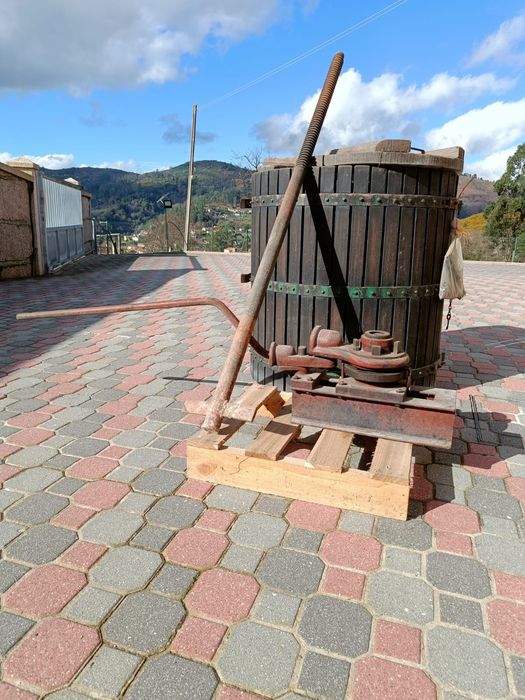 Prensa de vinho sem base + Reladeira