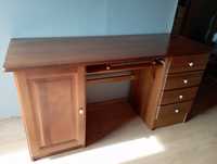 Pojemne drewniane biurko