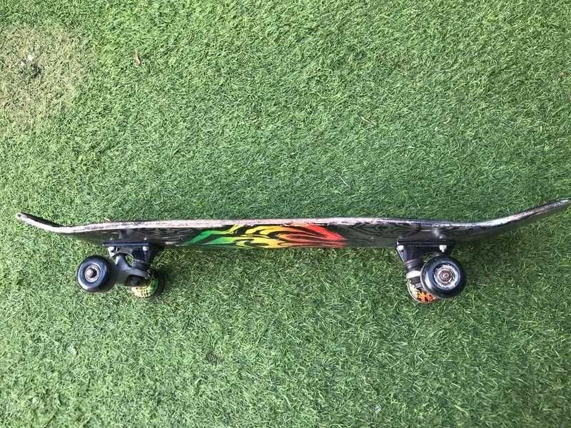 Skate Dark Star brush Rasta