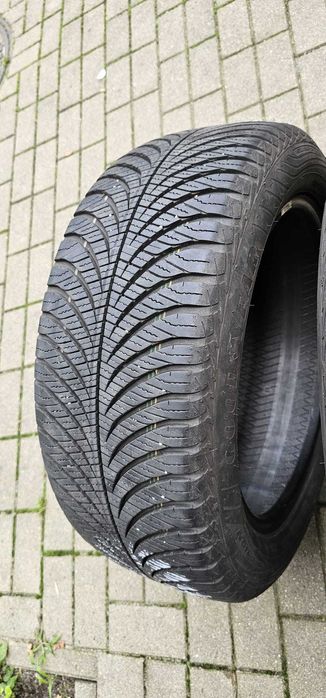 2x Opony Goodyear Vector 4Seasons 215/55 R17