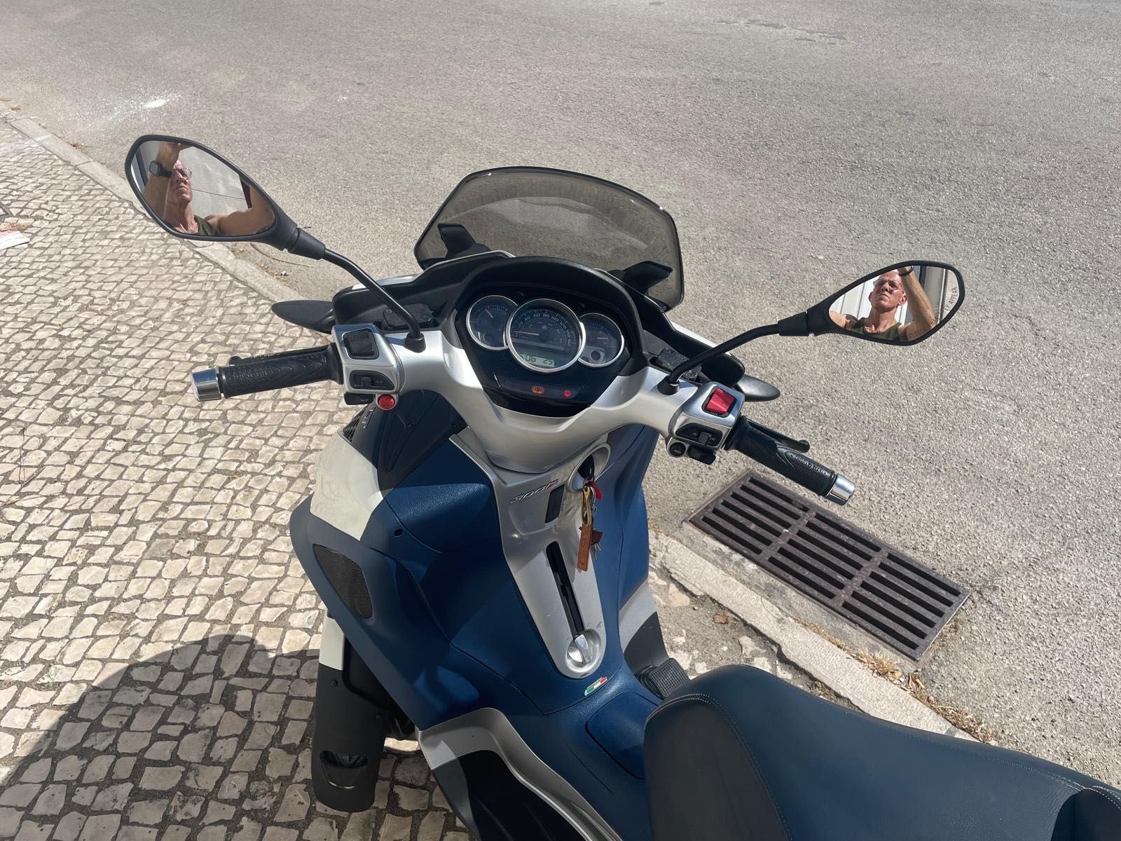 Scooter Piaggio MP3 Yourban 300 lt com Top Case