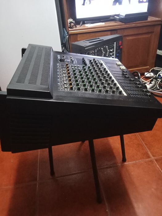 Mesa de Mistura Roland Amplificada