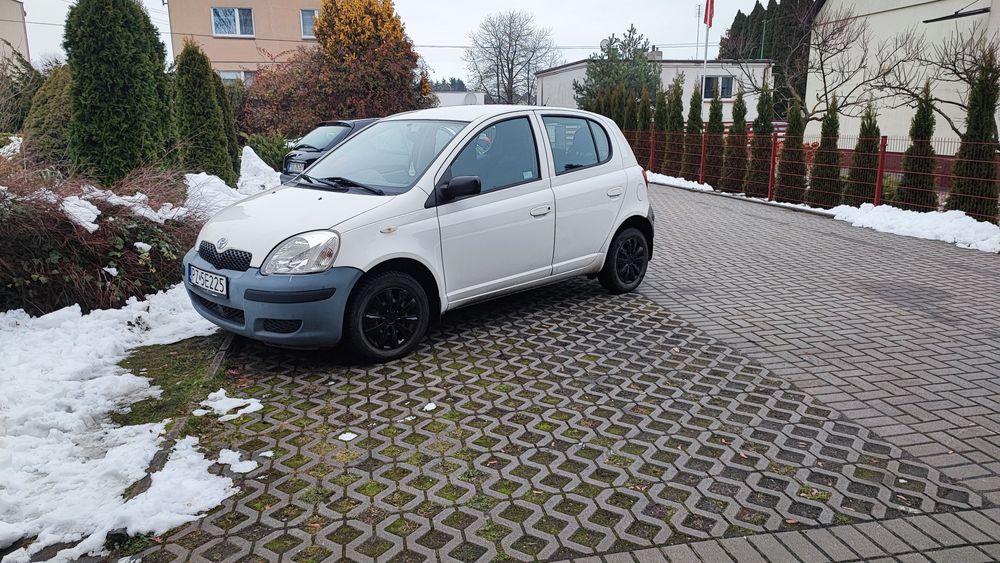 Toyota Yaris 1.0 Polski Salon w Dobrym Stanie