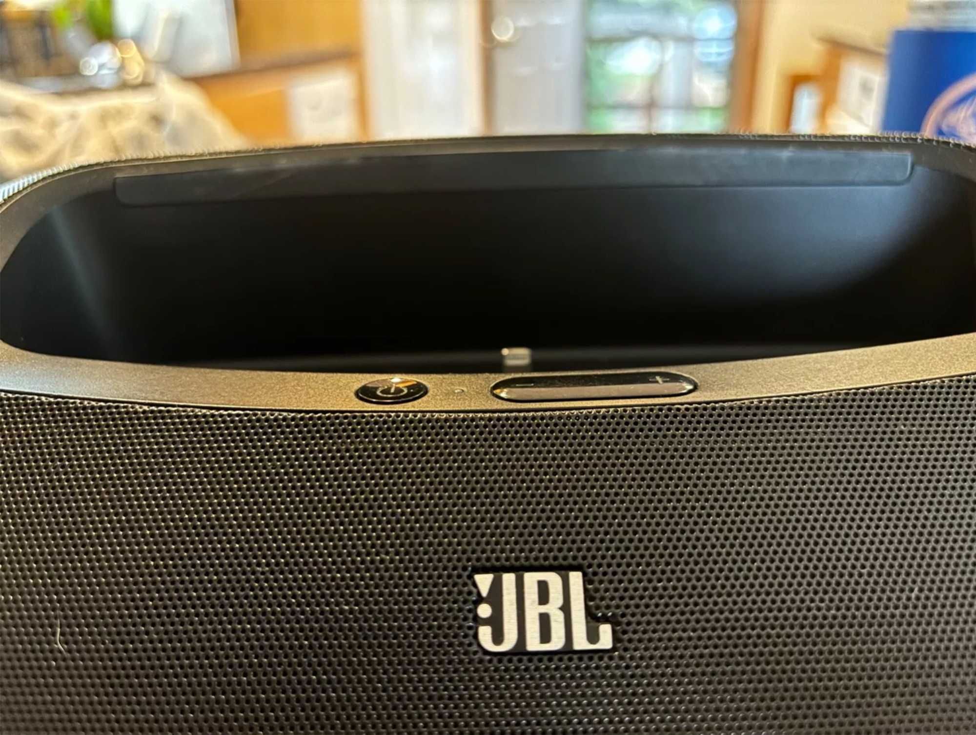 Портативна Док-станція JBL OnBeat Mini Lightning в ідеалі