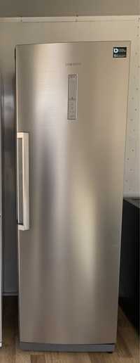 СОСТОЯНИЕ НОВОГО Однокамерный холодильник Samsung