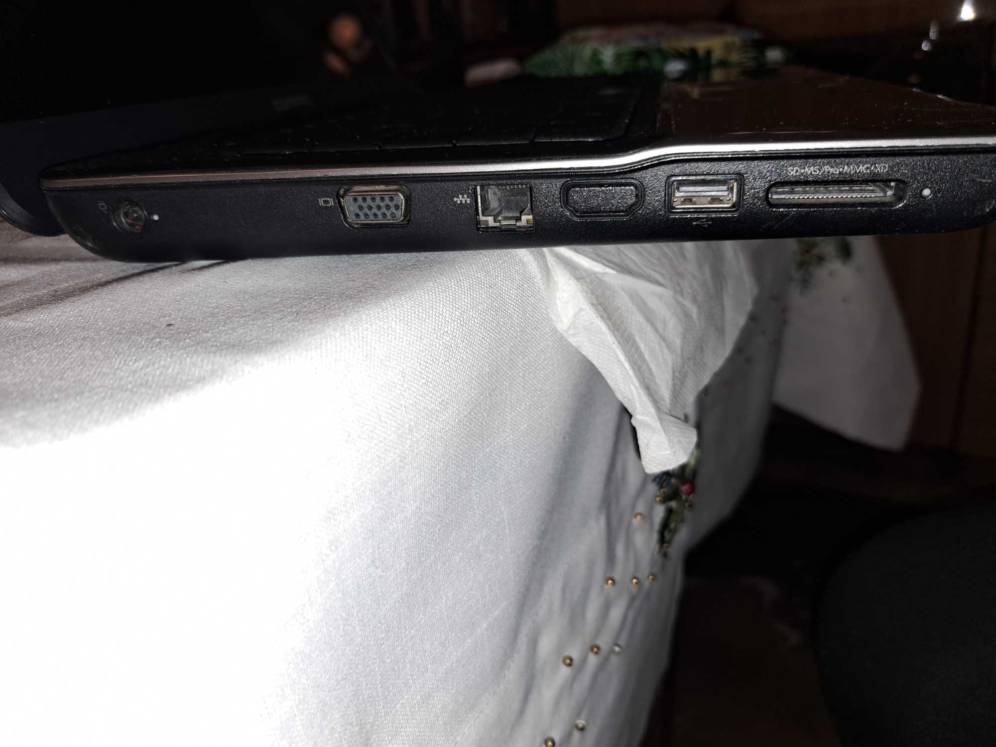 Laptop o nazwie  COMPAQ