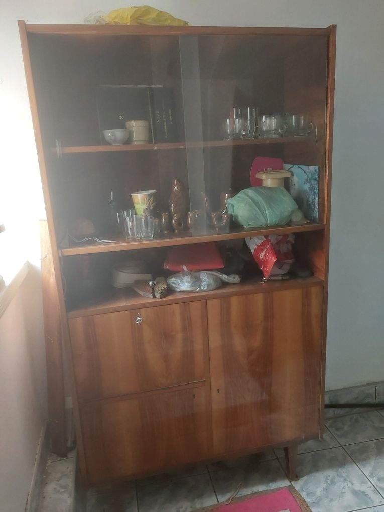 Segment witryna z czasów PRL