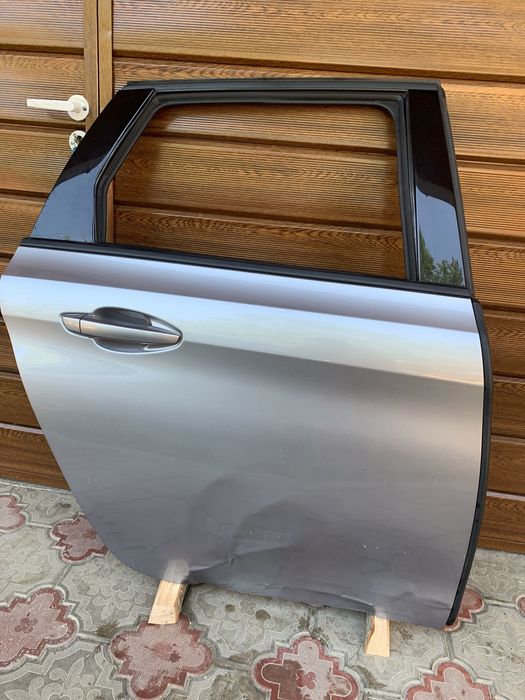 Продам задню праву дверку до Peugeot 308