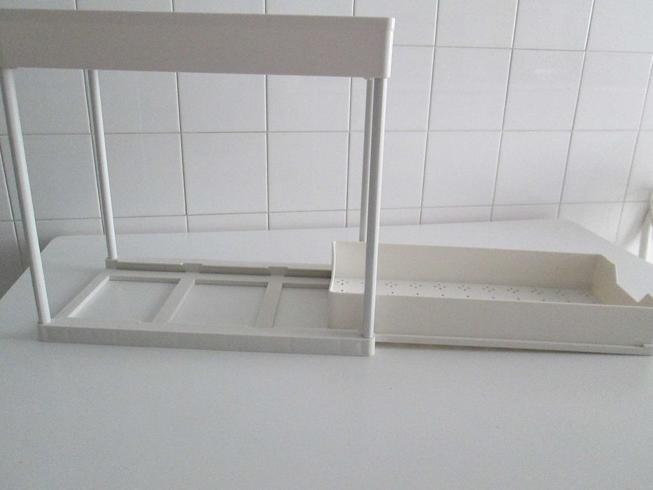 Prateleiras - a de baixo é amovível