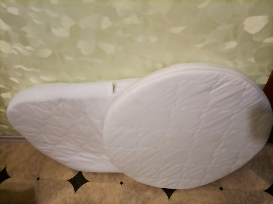 Продам 2 матрасика на круглую и овальную. кроватку.