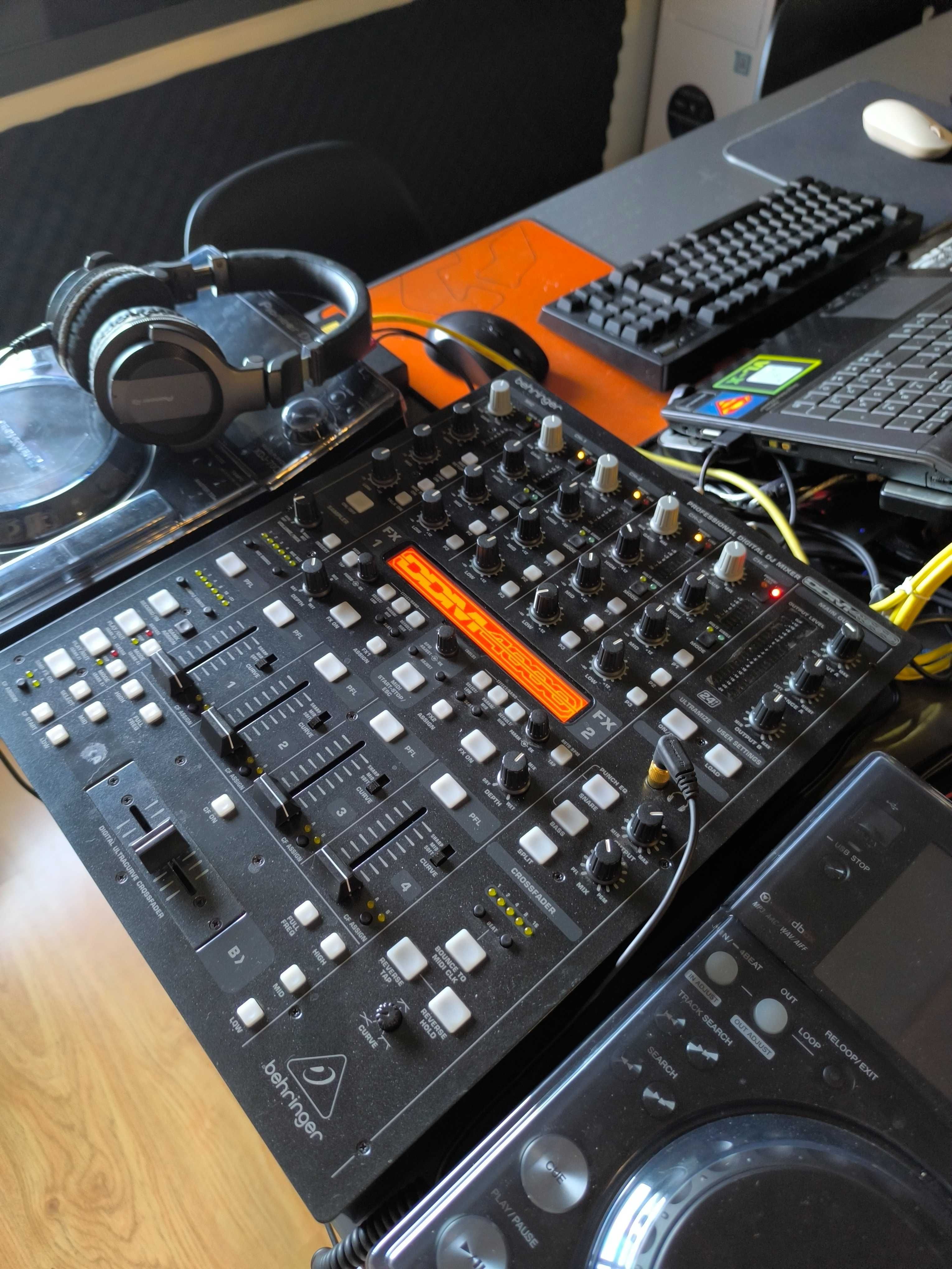 Mixer Behringer DDM4000 - DJ + Mala de transporte