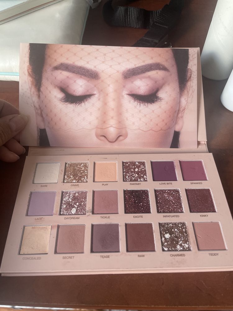 Paleta Cieni HudaBeauty Nude