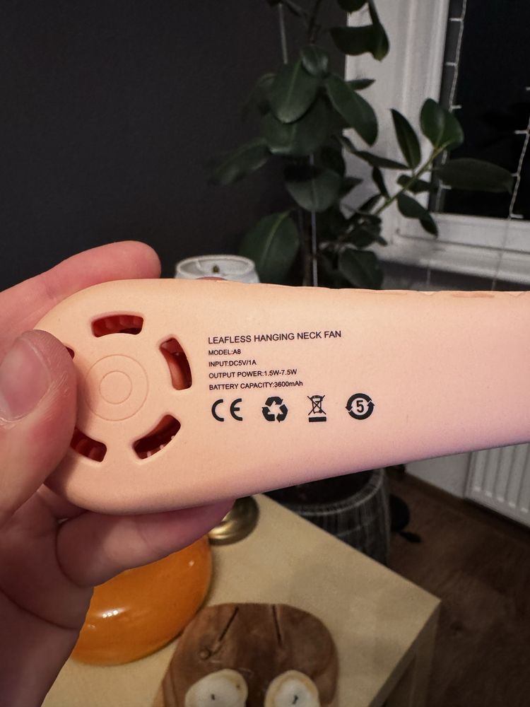 Przenośny wentylator na szyję