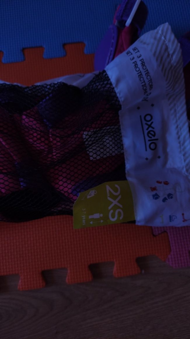 Conjunto Capacete mais Proteções de criança Rosa oxelo