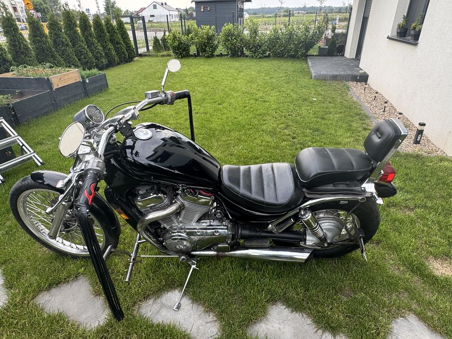 Suzuki inteuder 750.