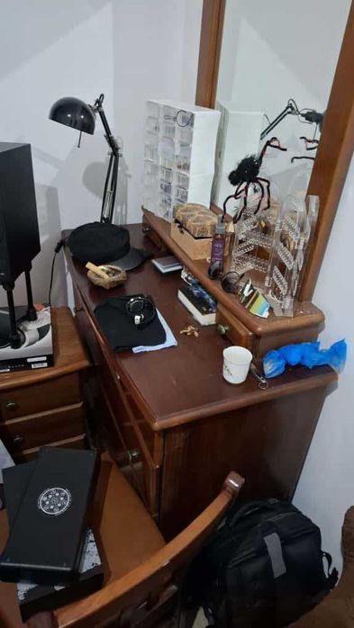 Quarto Completo: Cama de Casal Ferro/Madeira + Colchão + Cómoda