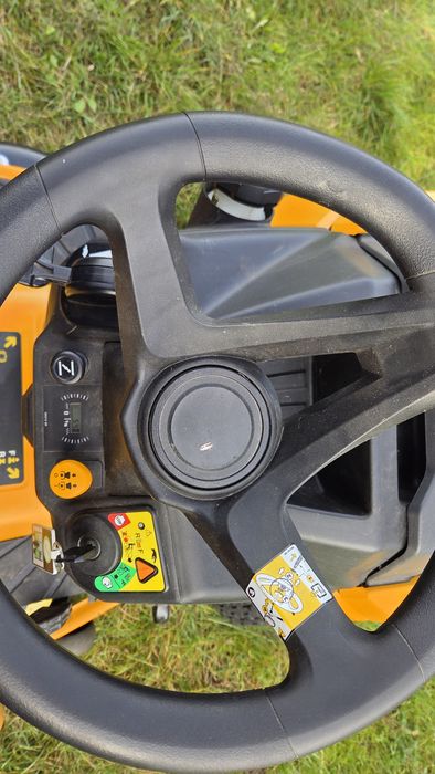 Traktor CUB CADET XT2 24KM