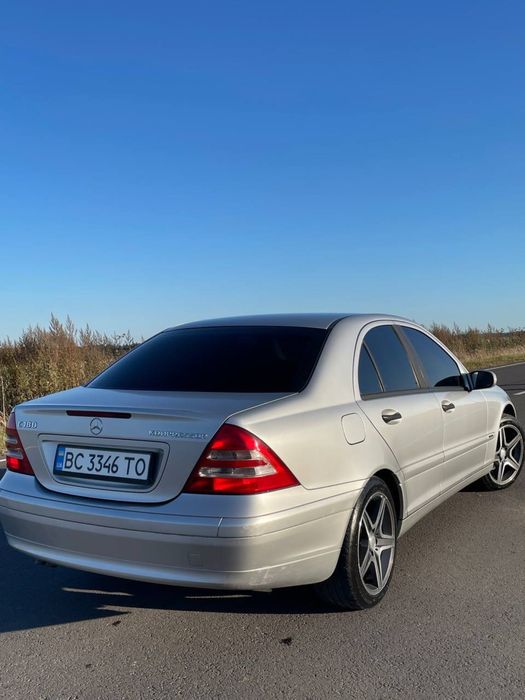Mercedes c 180.