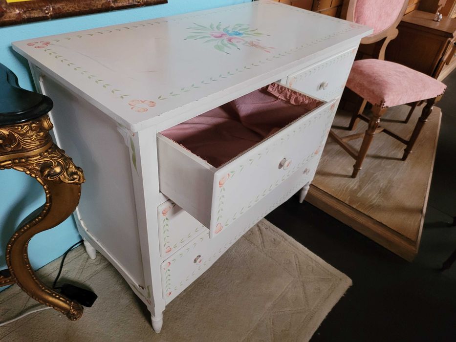 Cómoda em madeira maciça estilo alentejano - Algumas marc