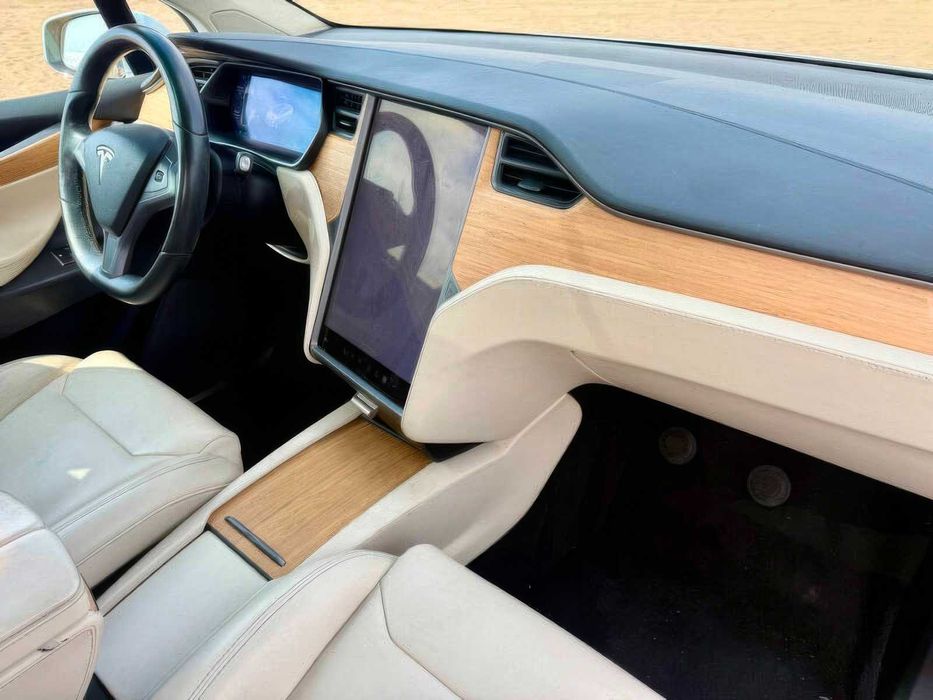 Tesla Model X 75D      2018