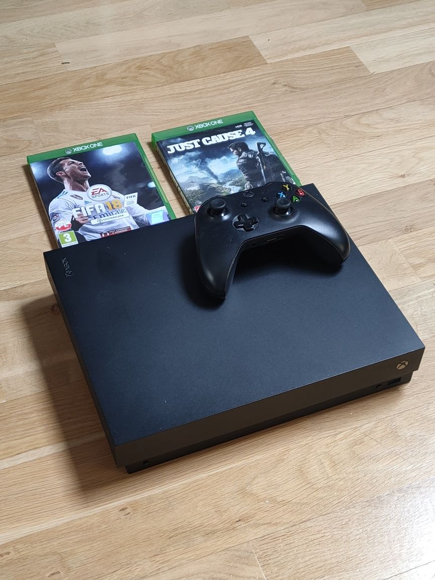 Xbox One X 1tb + kontroler + gratis 2 gry