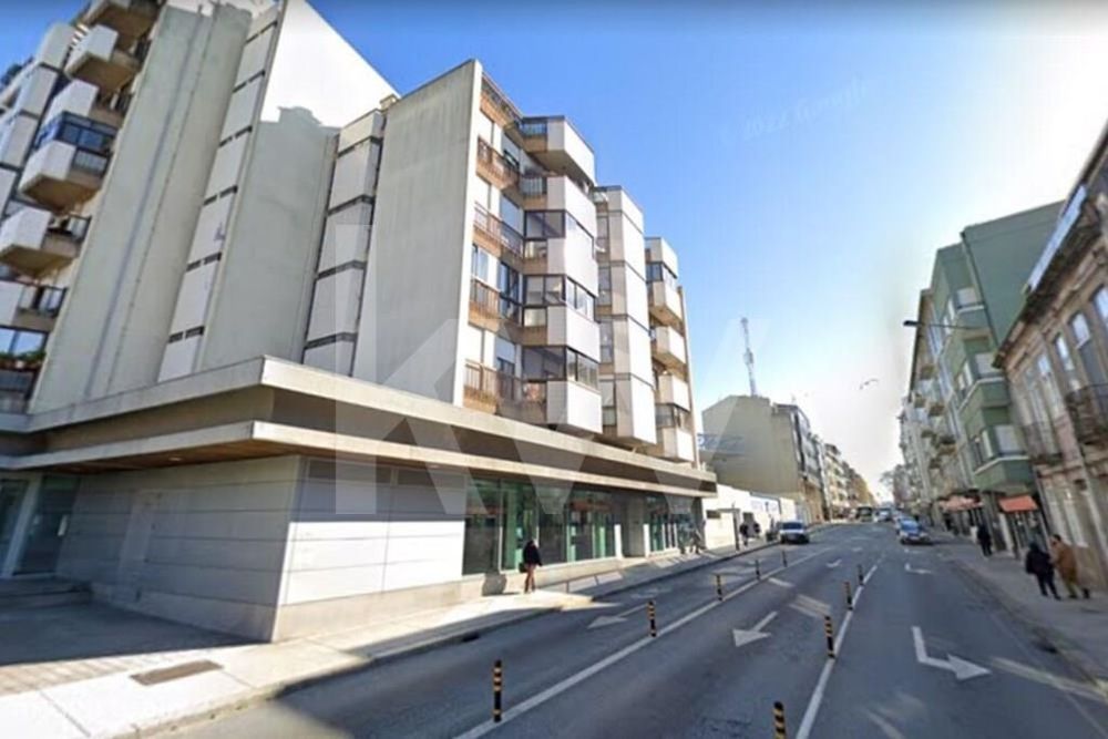 Loja com 5.136m2 + 164 Frações de Estacionamentos em Paranhos no conce