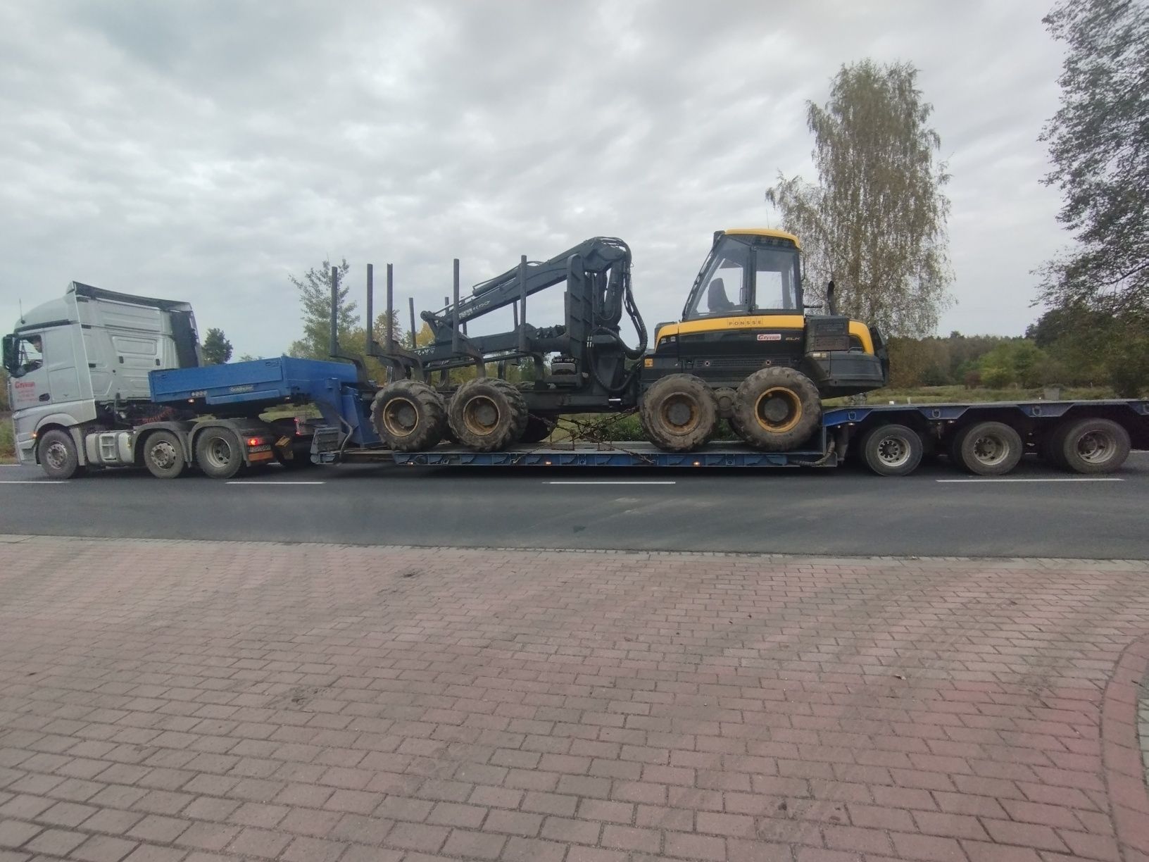 Transport niskopodwoziowy tiefbett laweta gabaryt niskopodwozie usługi