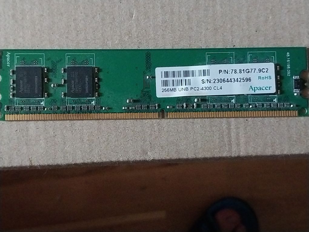 оперативная память 256мB unb PC2 -4400 CL6  Apacer