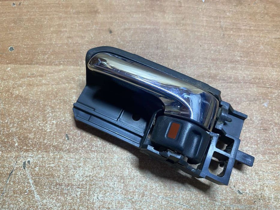 Внутрішня ручка відкривання дверей Тойота Авенсіс т25 права та ліва