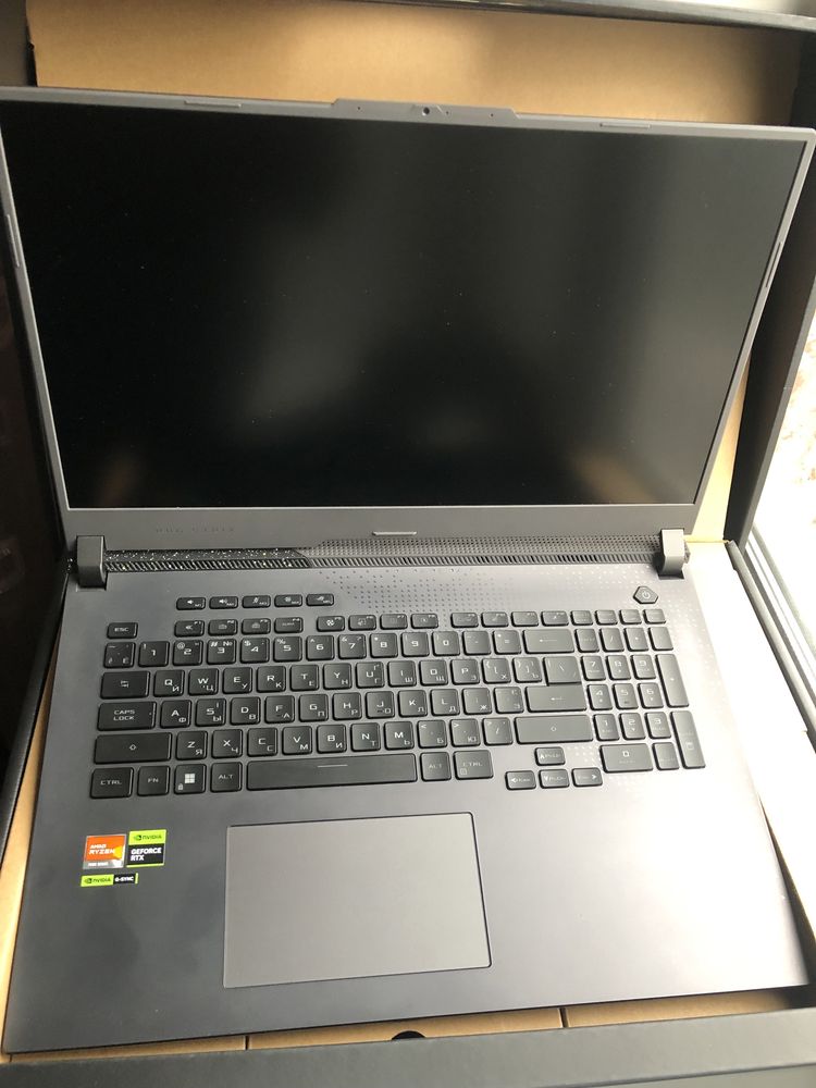 ASUS ROG Strix G17 G713PV- LL043-Ryzen 9 7945HX, 64 GB RAM