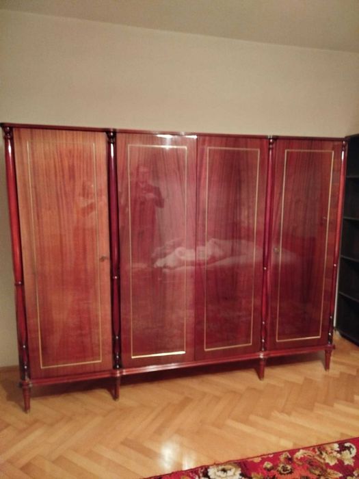 Zestaw mebli, szafa czterodrzwiowa, toaletka, szafki nocne