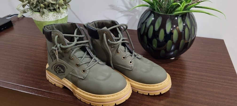 Botas meio cano (novas)