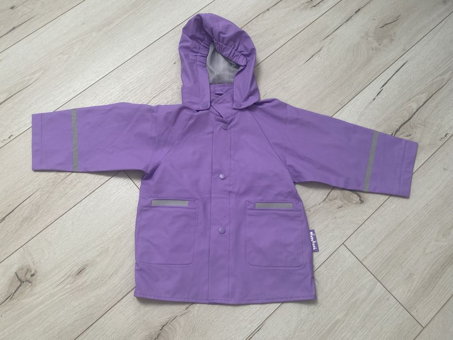 Fioletowa kurtka przeciwdeszczowa