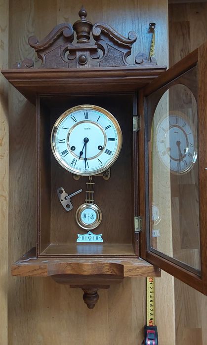 Годинник настінний деревянний Hermle з маятником та боєм