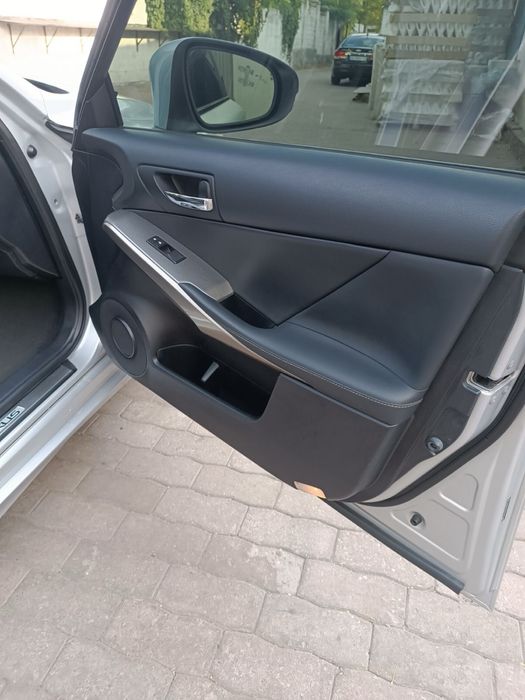 Lexus is 200 продам