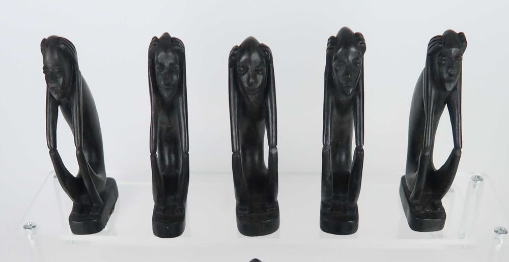 O Pensador Angolano - Escultura em madeira, CADA