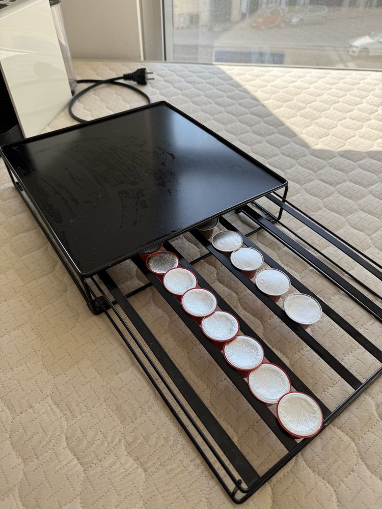 Maquina Nespresso Essenza Mini + Oferta suporte capsulas