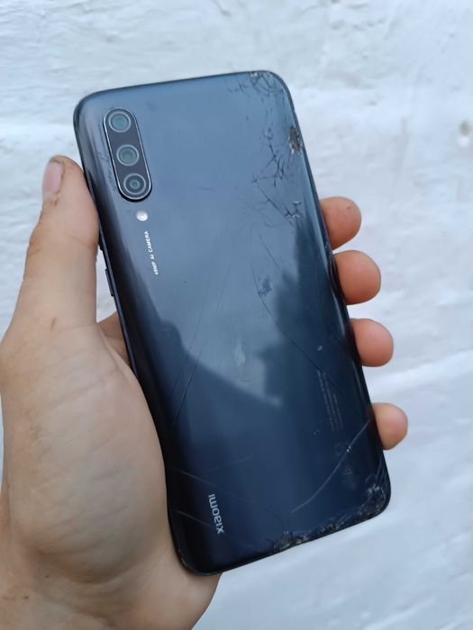 Смартфон Xiaomi mi 9 lite 128GB разбит