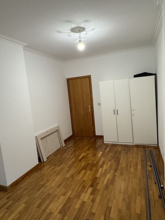 Quarto para aluguer  em Monte Abrãao espaçoso 5 minutos da estação