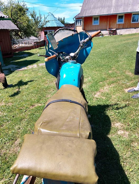 Їж Юпітер 3 на документах