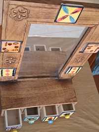Espelho inserido numa base de madeira maciça,  marca Gato Preto