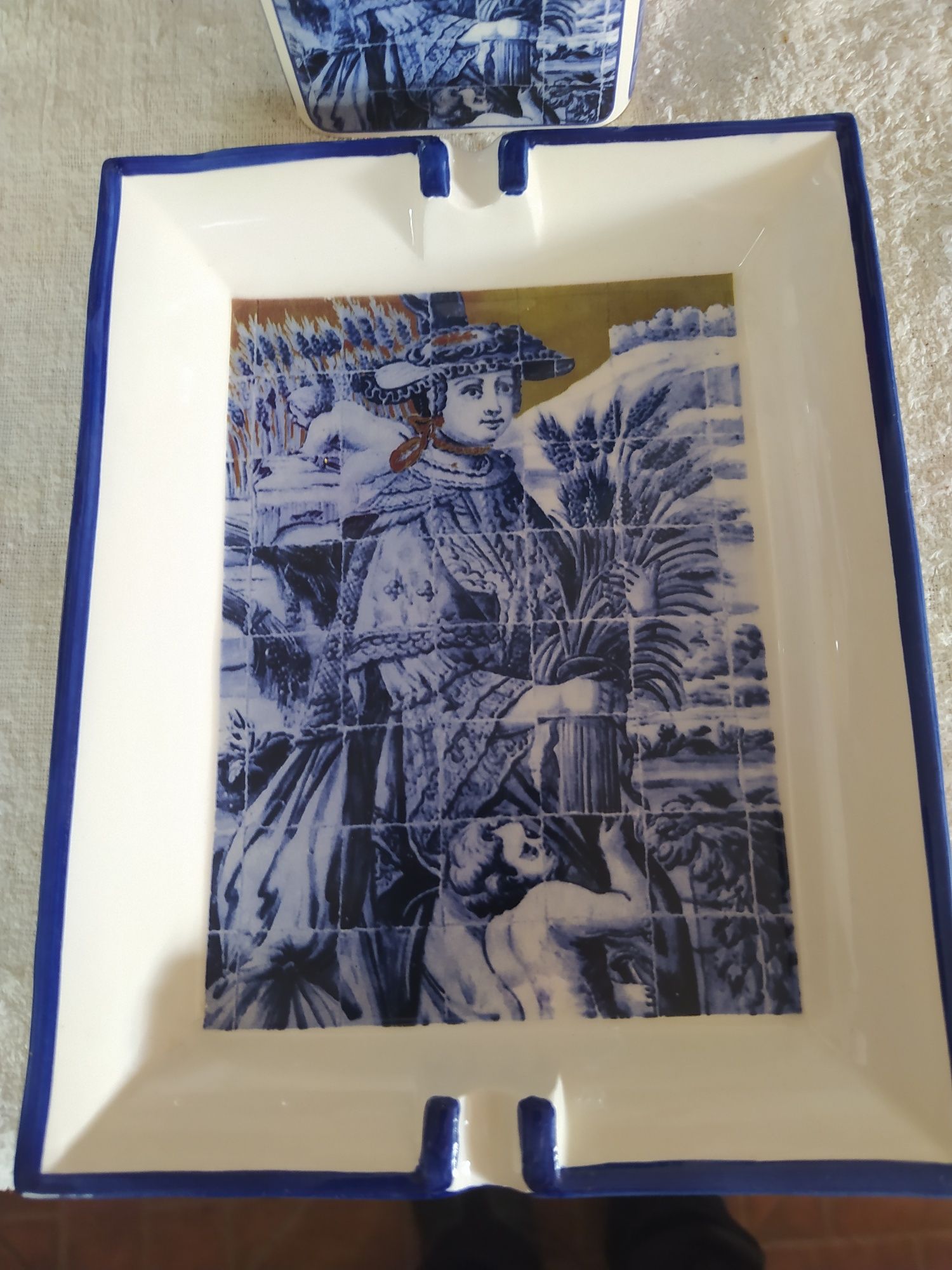 Pote e cinzeiro porcelana