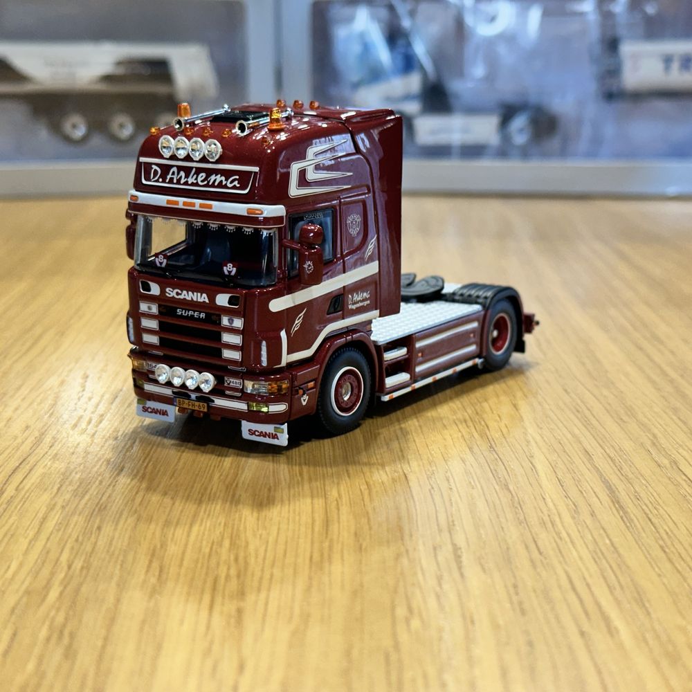 Model 1:50 WSI Scania R4 Topline 4x2