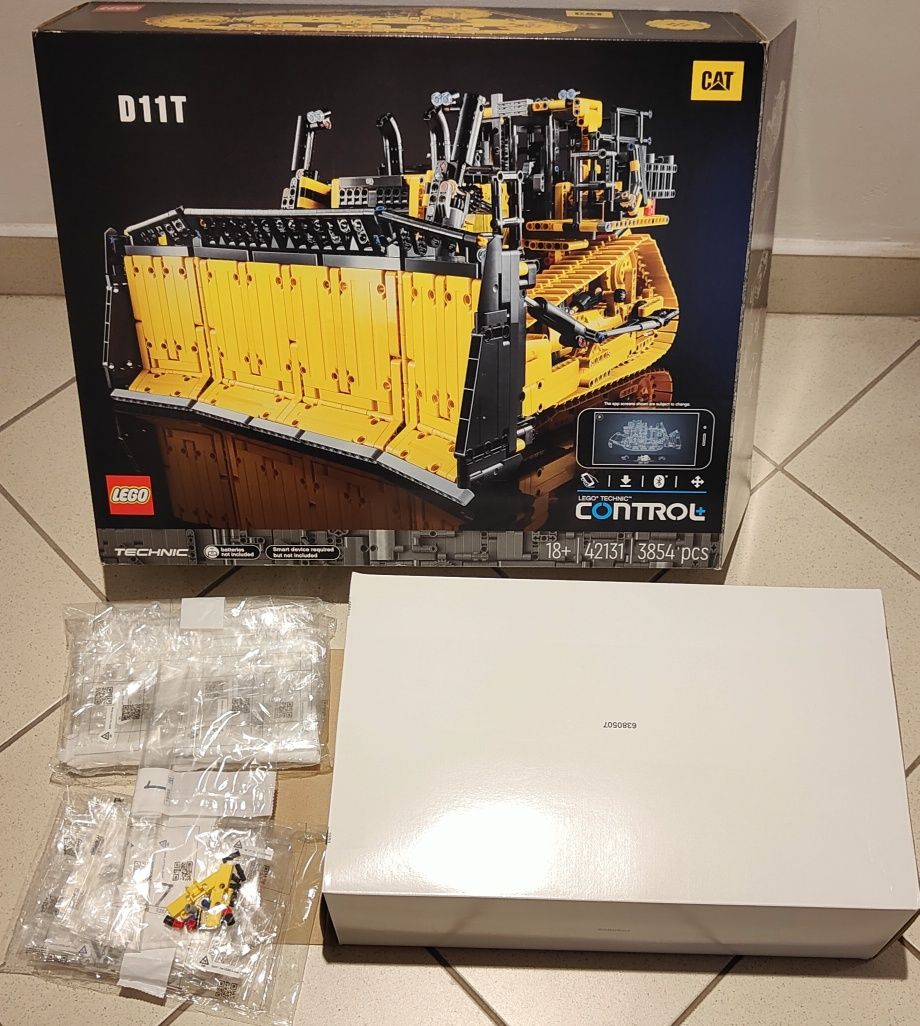 LEGO Technic 42131 CAT D11T unikatowe pudełko, pełen komplet, idealny!